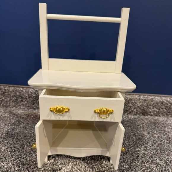 American Girl - Samantha Parkington Commode - Picture 2 of 8